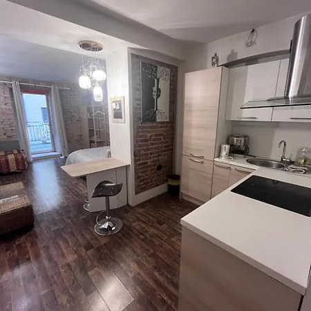 דירה Cozy In The Heart Of Old Town
